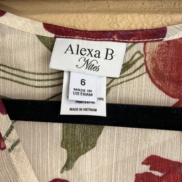 Light flowing dress - Picture 2 of 4